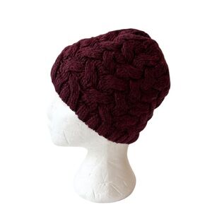 Stilestro Italy Cable Knit Beanie in Burgundy